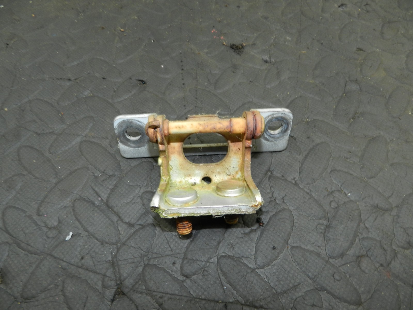 162. 1996 HONDA SMX. BOOT LID TAIL GATE DOOR HINGE - Image 3