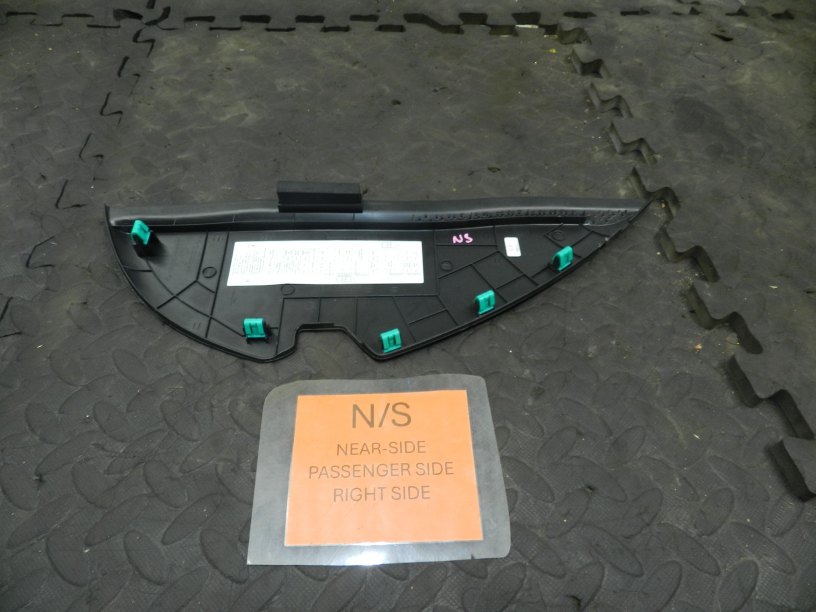 179. 2006 VOLKSWAGEN TOURAN. PASSENGER SIDE DASHBOARD END PANEL TRIM