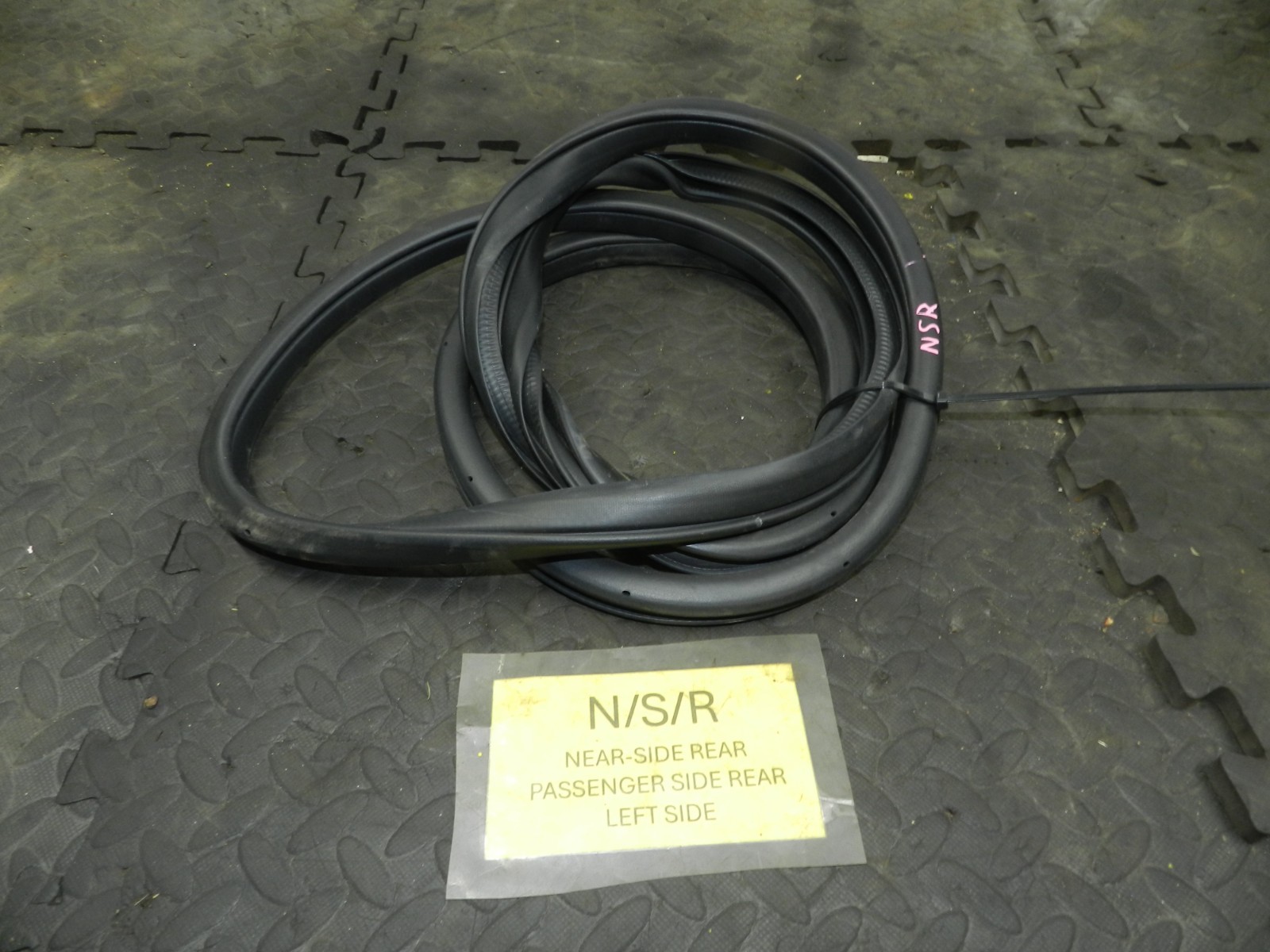180. 2018 RENAULT KOLEOS MK2. PASSENGER SIDE REAR DOOR WEATHER SEAL