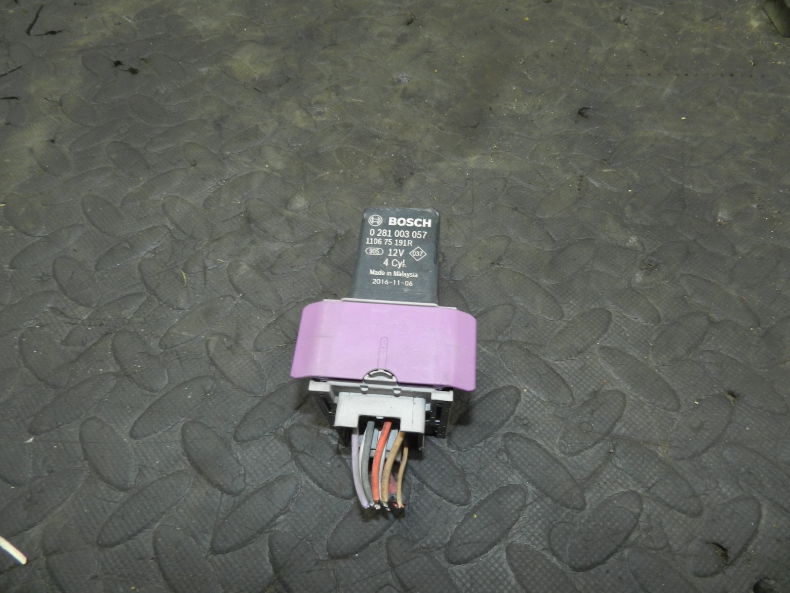 180. 2018 RENAULT KOLEOS MK2. RELAY 0281003057 / 110675191R GLOW PLUG