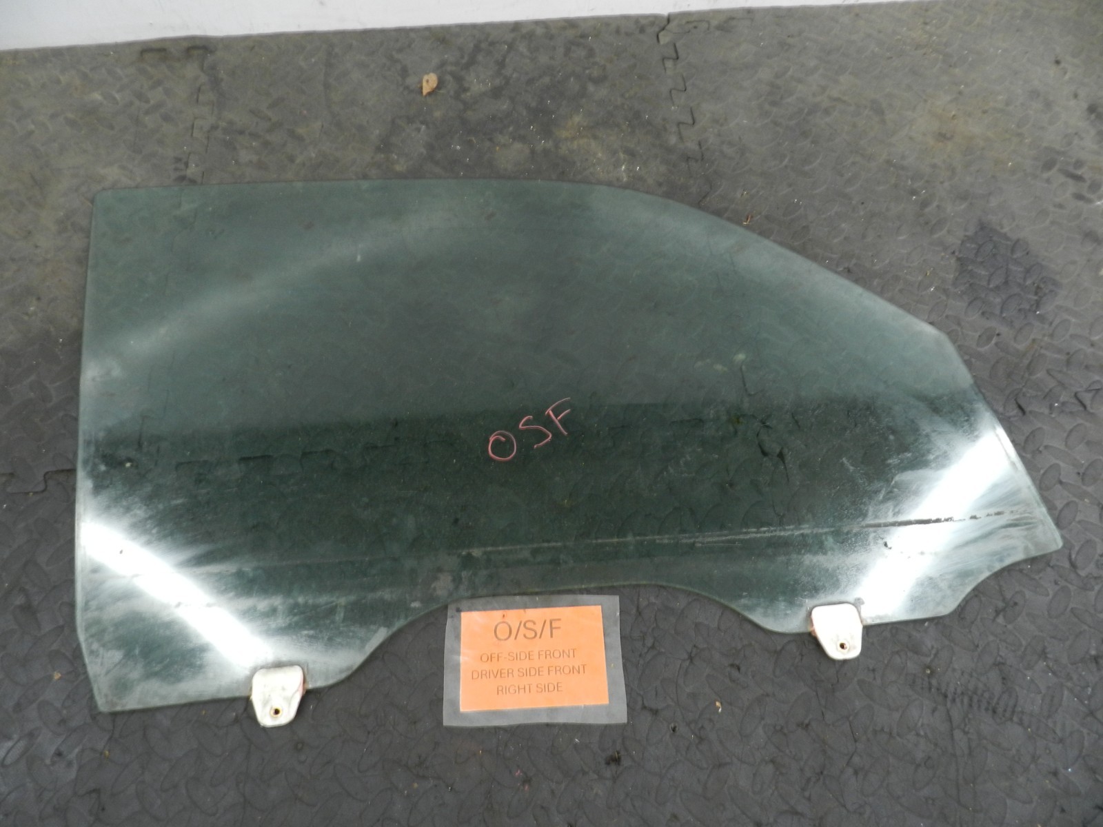 162. 1996 HONDA SMX. DRIVER SIDE FRONT DOOR WINDOW GLASS - Image 2
