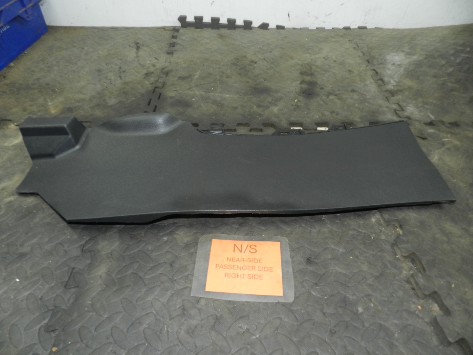180. 2018 RENAULT KOLEOS MK2. PASSENGER SIDE CENTRE CONSOLE TRIM