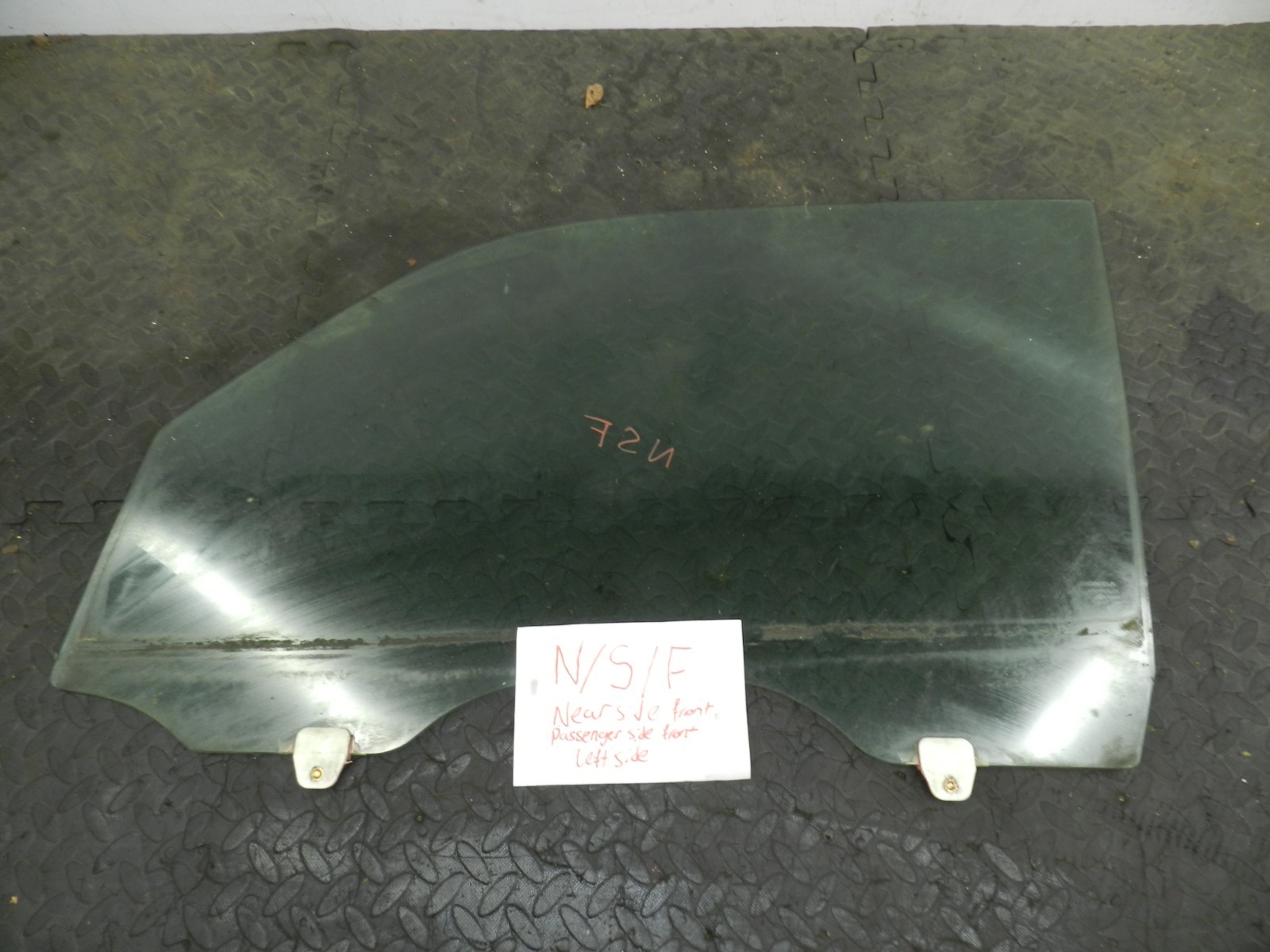 162. 1996 HONDA SMX. PASSENGER SIDE FRONT DOOR WINDOW GLASS