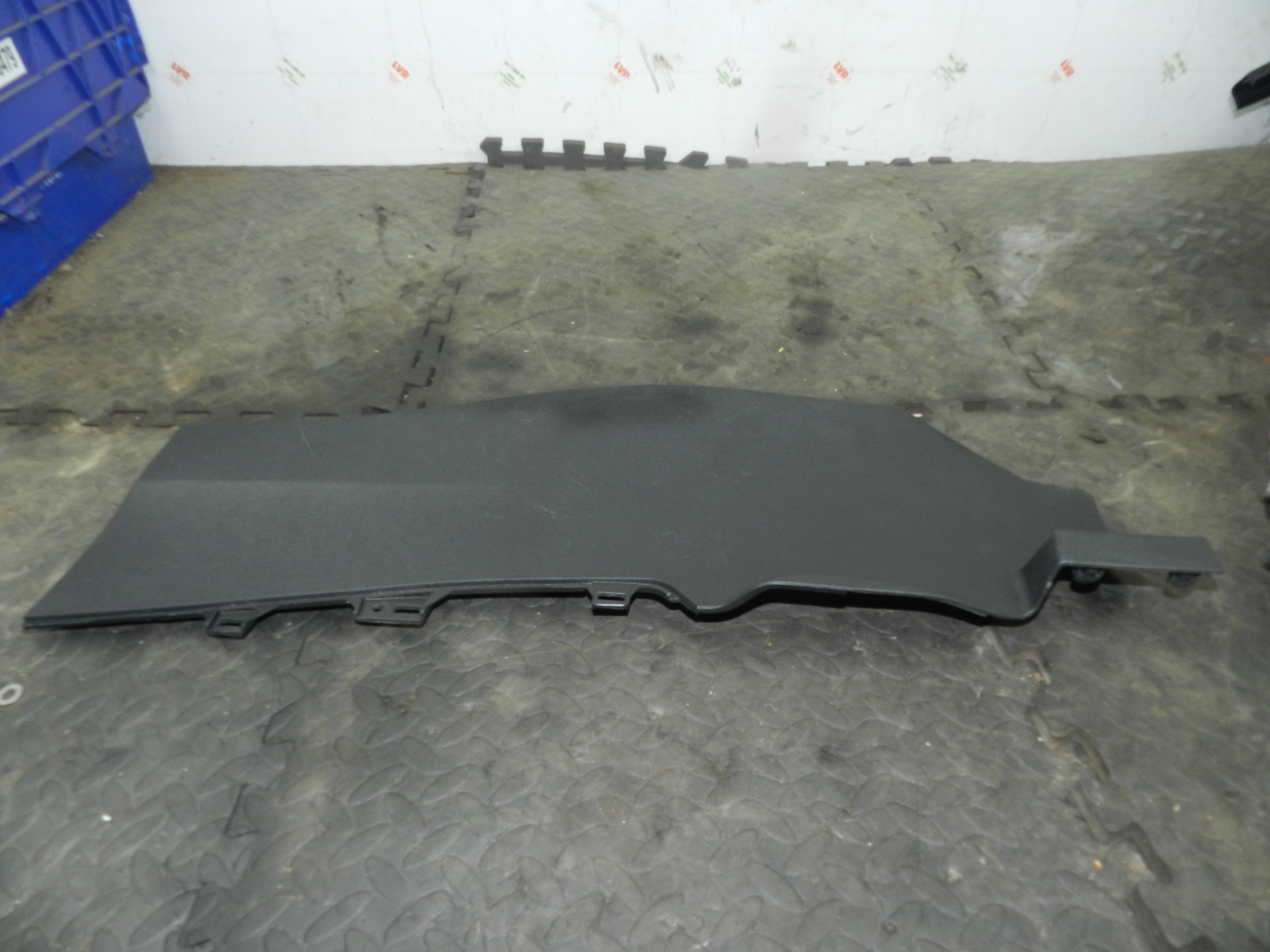 180. 2018 RENAULT KOLEOS MK2. PASSENGER SIDE CENTRE CONSOLE TRIM - Image 2
