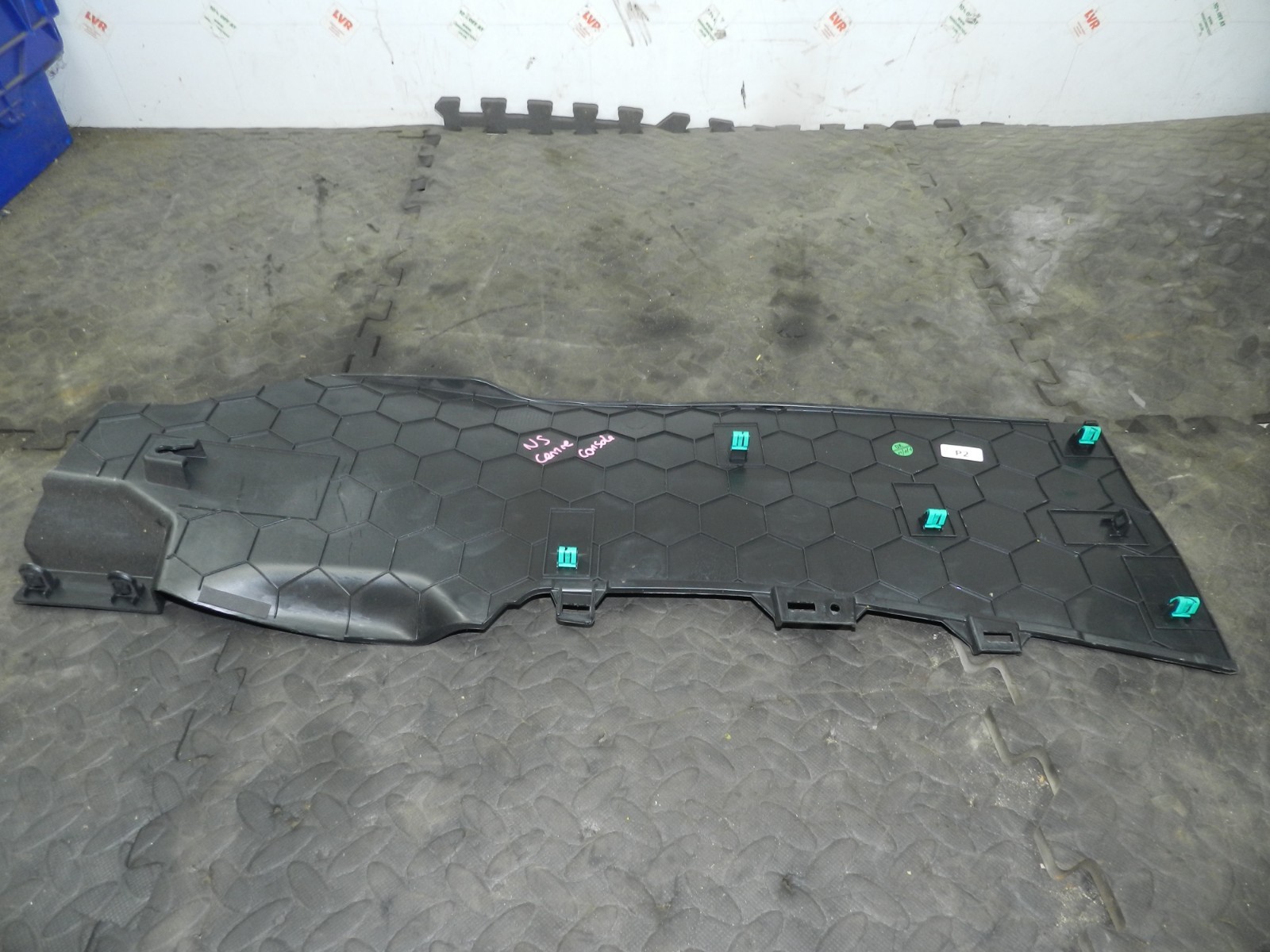 180. 2018 RENAULT KOLEOS MK2. PASSENGER SIDE CENTRE CONSOLE TRIM - Image 3