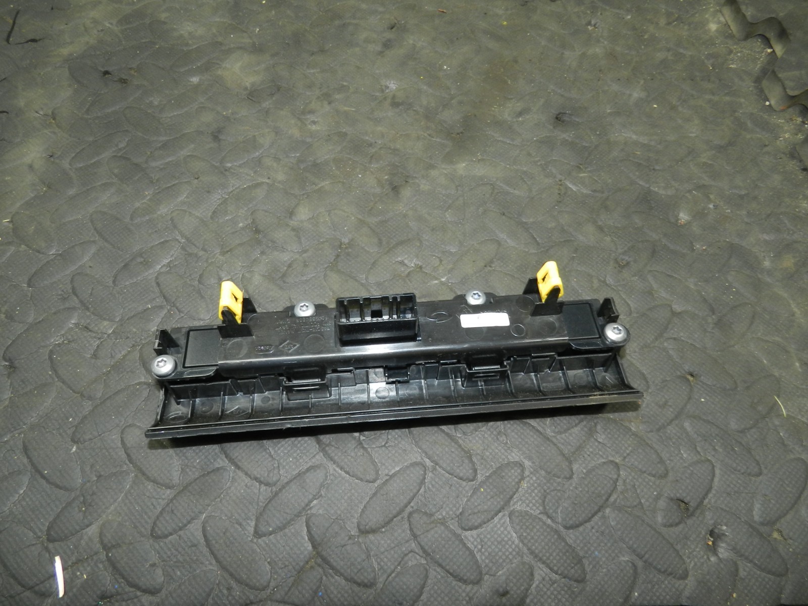 180. 2018 RENAULT KOLEOS MK2. HEATED SEATS ECO TRACTION CONTROL SWITCH PANEL - Image 2