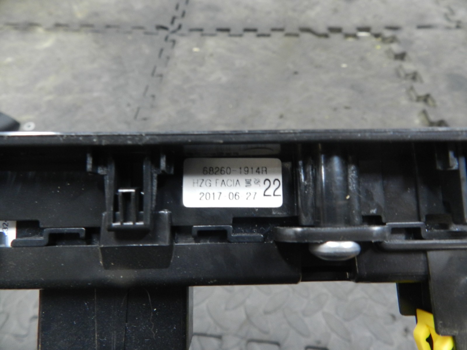 180. 2018 RENAULT KOLEOS MK2. HEATED SEATS ECO TRACTION CONTROL SWITCH PANEL - Image 5