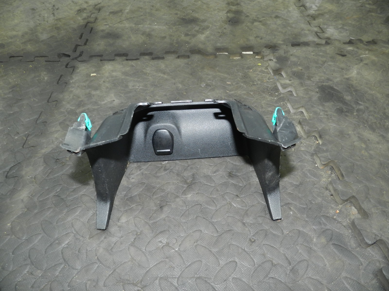 180. 2018 RENAULT KOLEOS MK2. CENTRE CONSOLE FRAME PANEL - Image 2