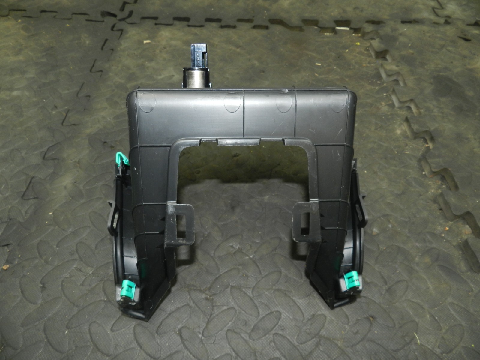 180. 2018 RENAULT KOLEOS MK2. CENTRE CONSOLE FRAME PANEL - Image 4