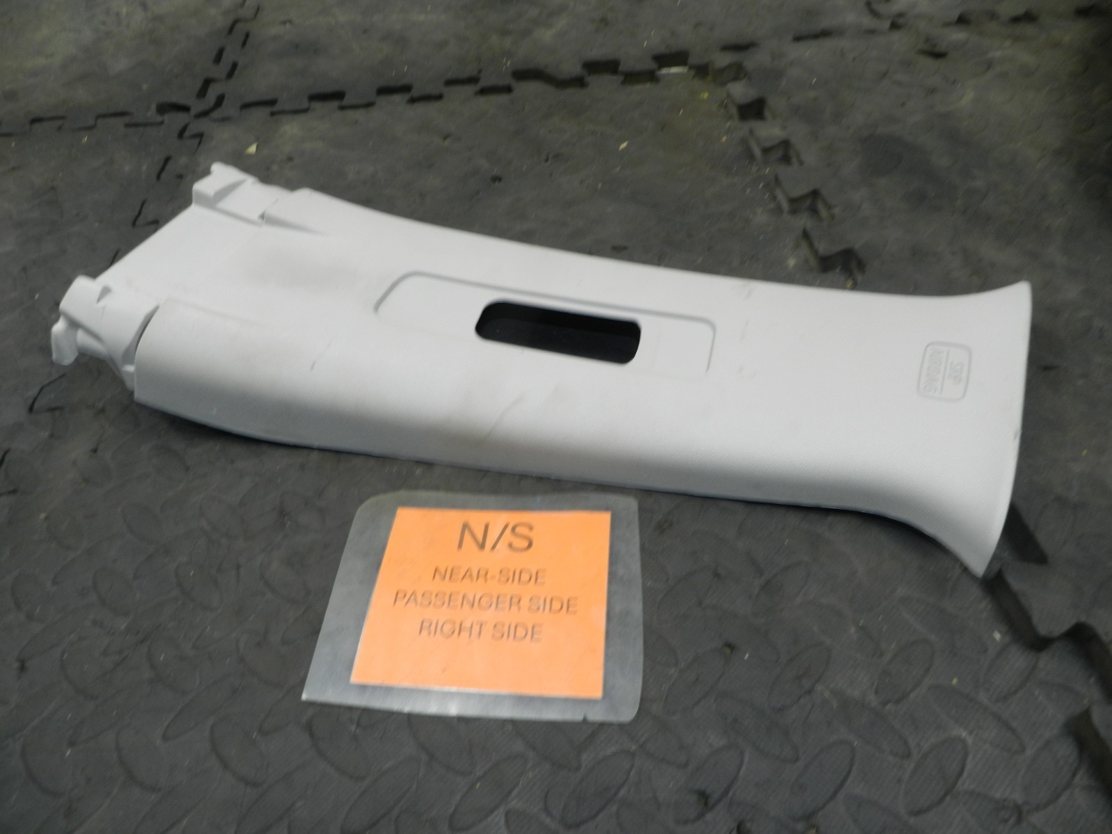 180. 2018 RENAULT KOLEOS MK2. PASSENGER SIDE UPPER B PILLAR TRIM