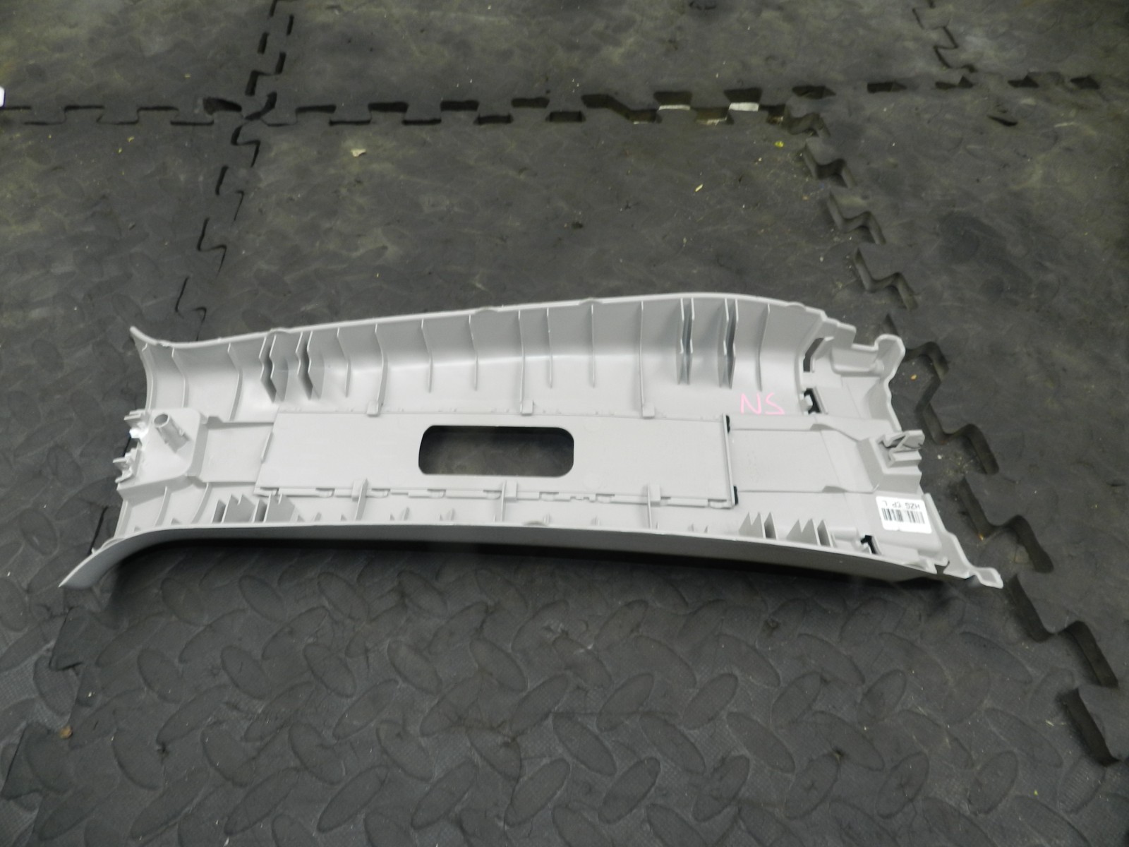 180. 2018 RENAULT KOLEOS MK2. PASSENGER SIDE UPPER B PILLAR TRIM - Image 3
