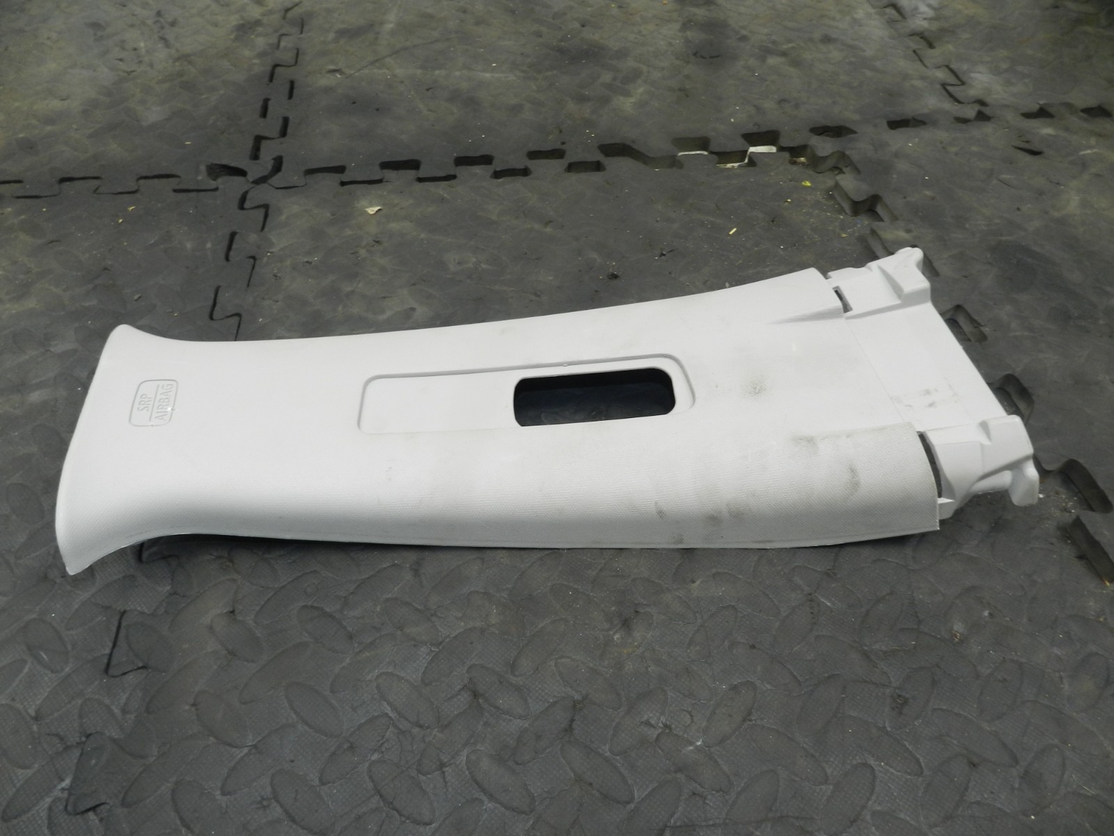 180. 2018 RENAULT KOLEOS MK2. DRIVER SIDE UPPER B PILLAR TRIM - Image 2