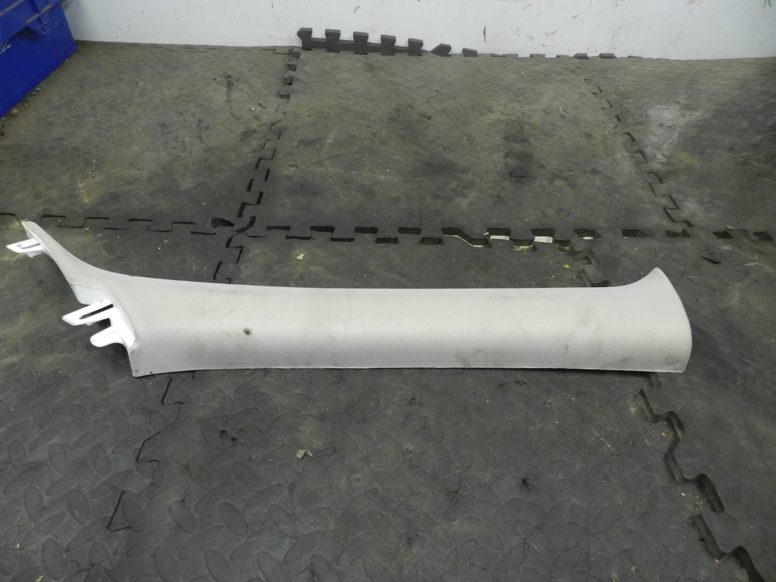 180. 2018 RENAULT KOLEOS MK2. DRIVER SIDE A PILLAR TRIM - Image 2
