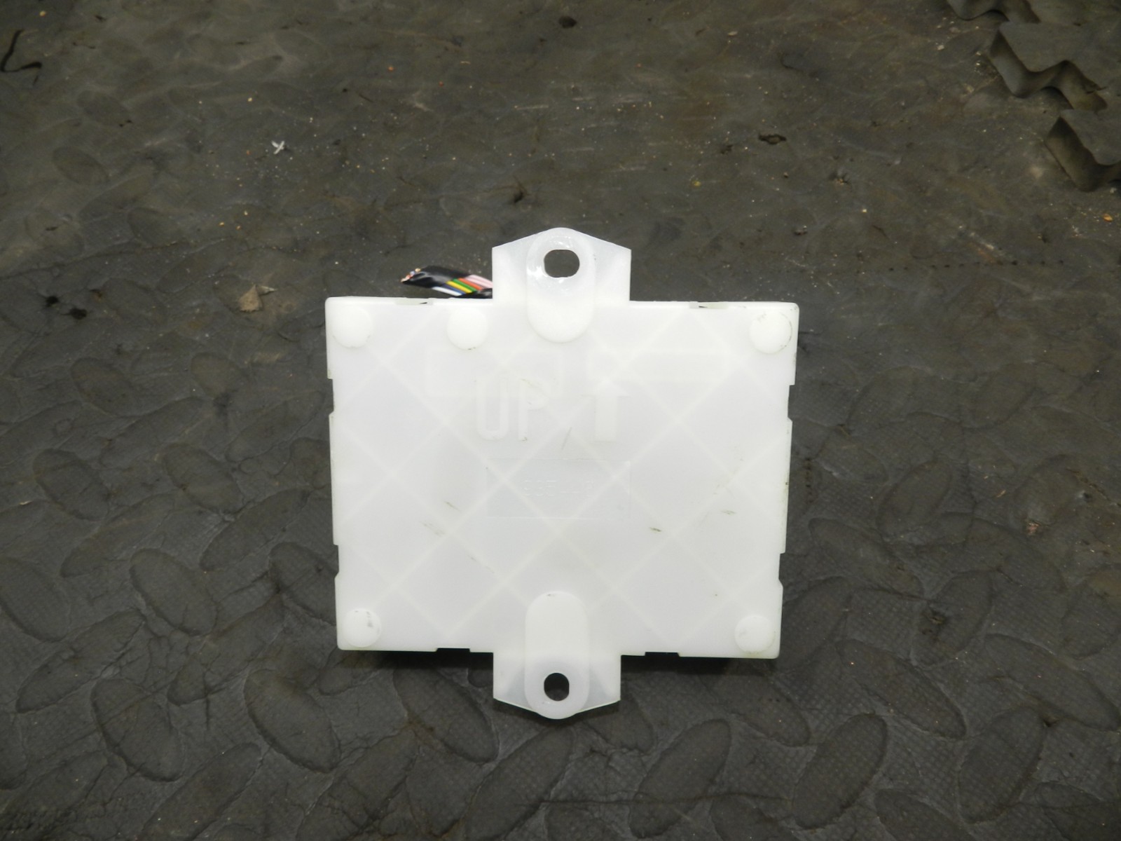 180. 2018 RENAULT KOLEOS MK2. 284504445R TAIL GATE BOOT LID CONTROL MODULE
