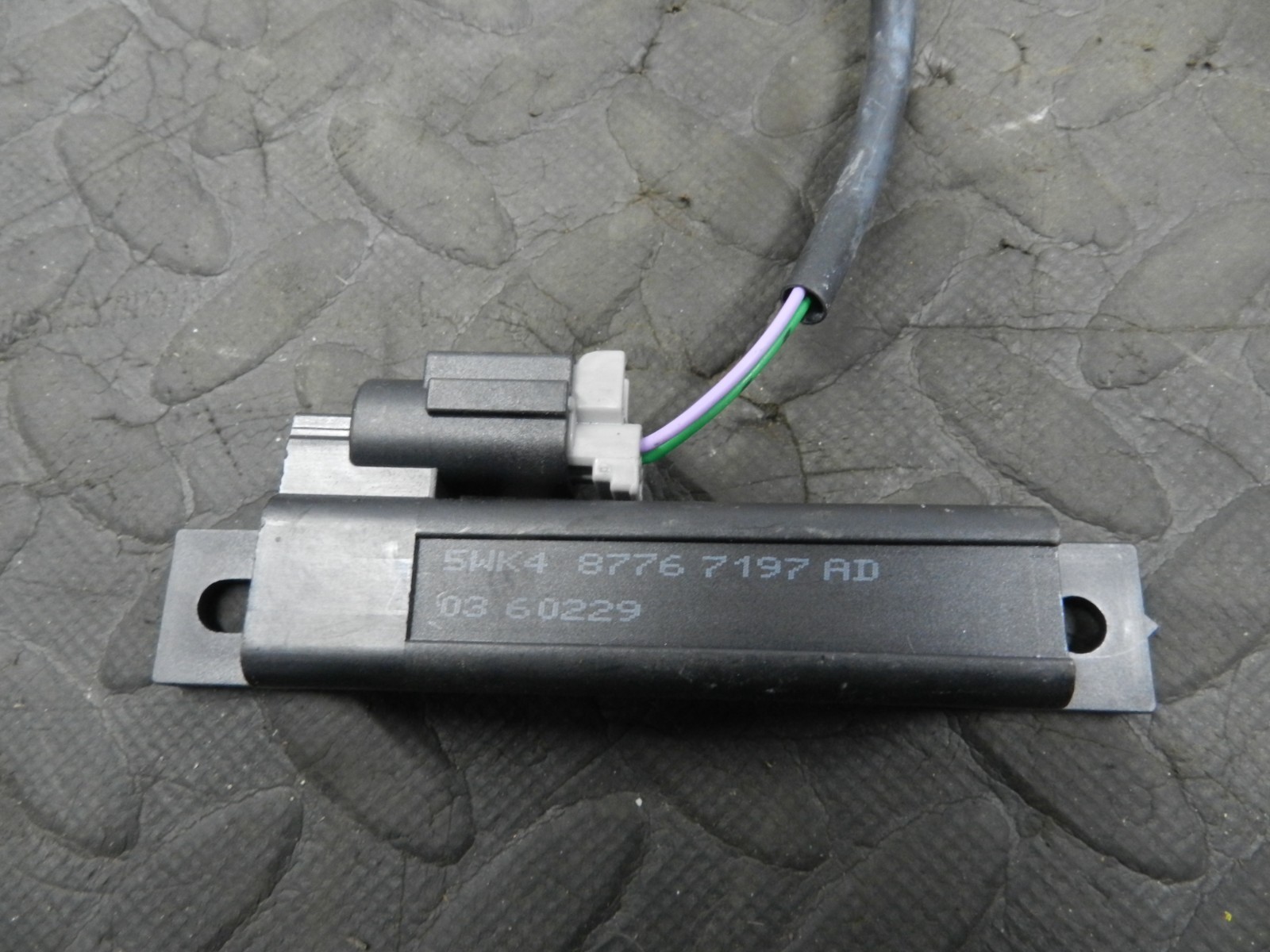 180. 2018 RENAULT KOLEOS MK2. 5WK487767197AD KEYLESS ENTRY SENSOR - Image 3