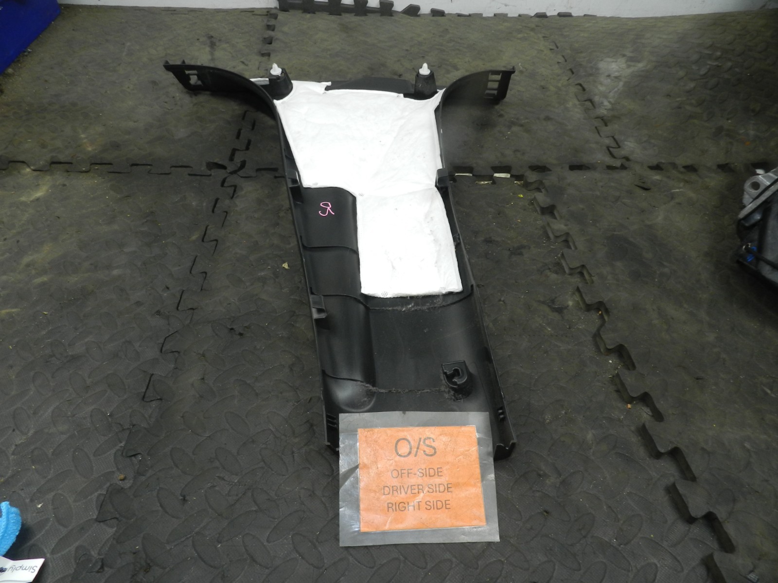180. 2018 RENAULT KOLEOS MK2. DRIVER SIDE LOWER B PILLAR TRIM - Image 3