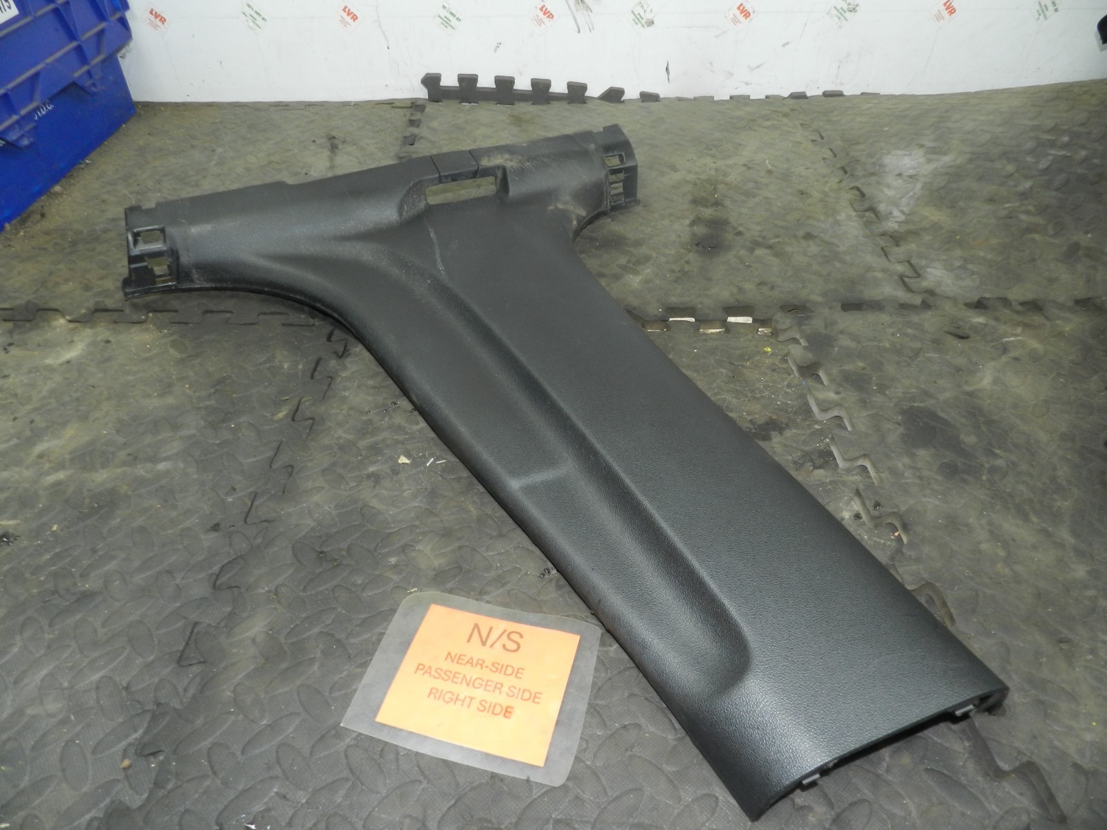 180. 2018 RENAULT KOLEOS MK2. PASSENGER SIDE LOWER B PILLAR TRIM