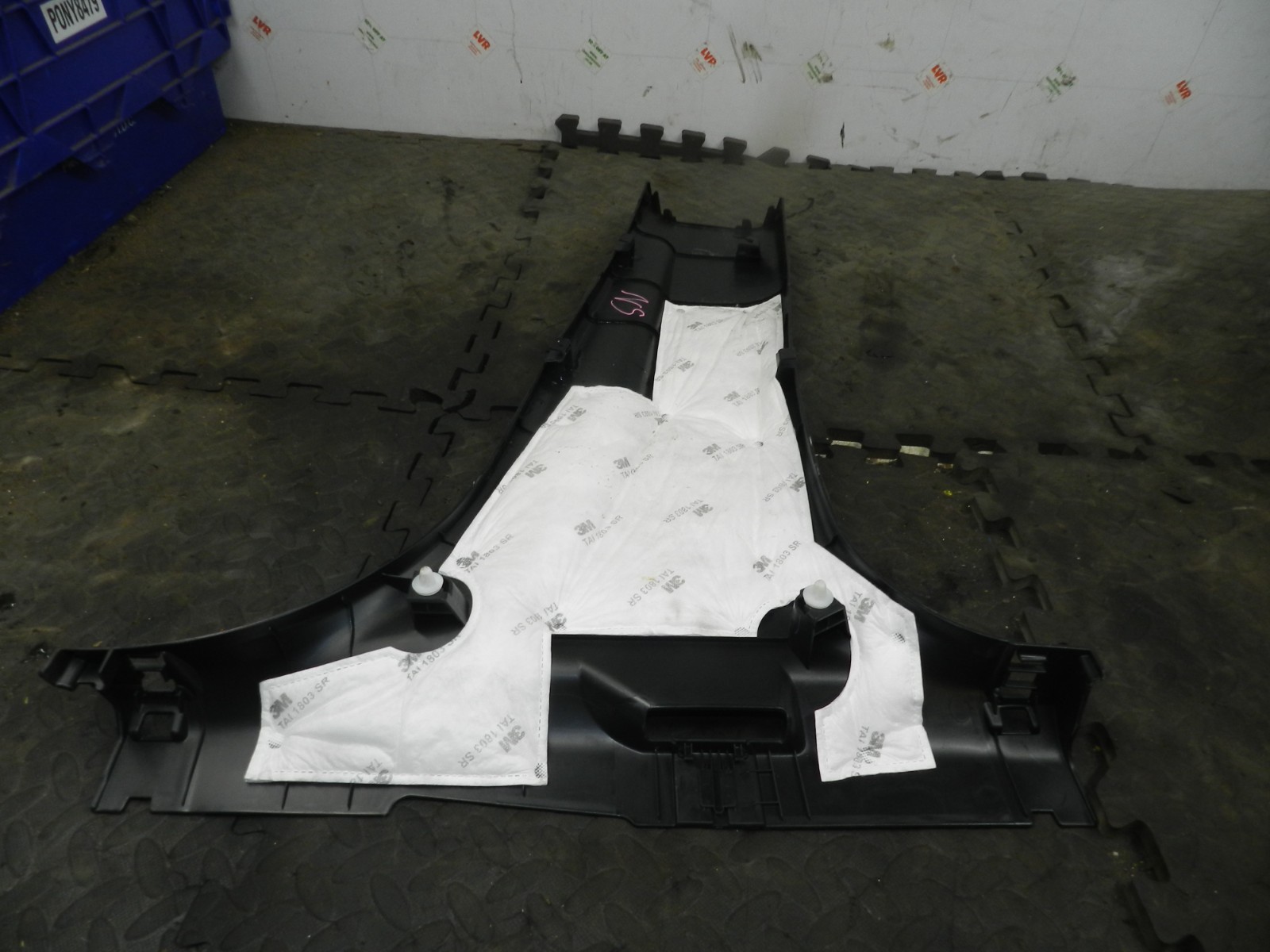 180. 2018 RENAULT KOLEOS MK2. PASSENGER SIDE LOWER B PILLAR TRIM - Image 3