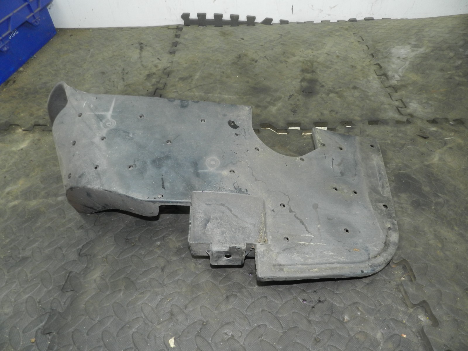 180. 2018 RENAULT KOLEOS MK2. DRIVER SIDE REAR UNDER BUMPER PANEL - Image 3