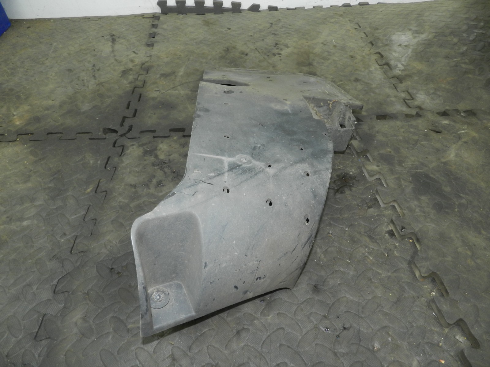 180. 2018 RENAULT KOLEOS MK2. DRIVER SIDE REAR UNDER BUMPER PANEL - Image 4