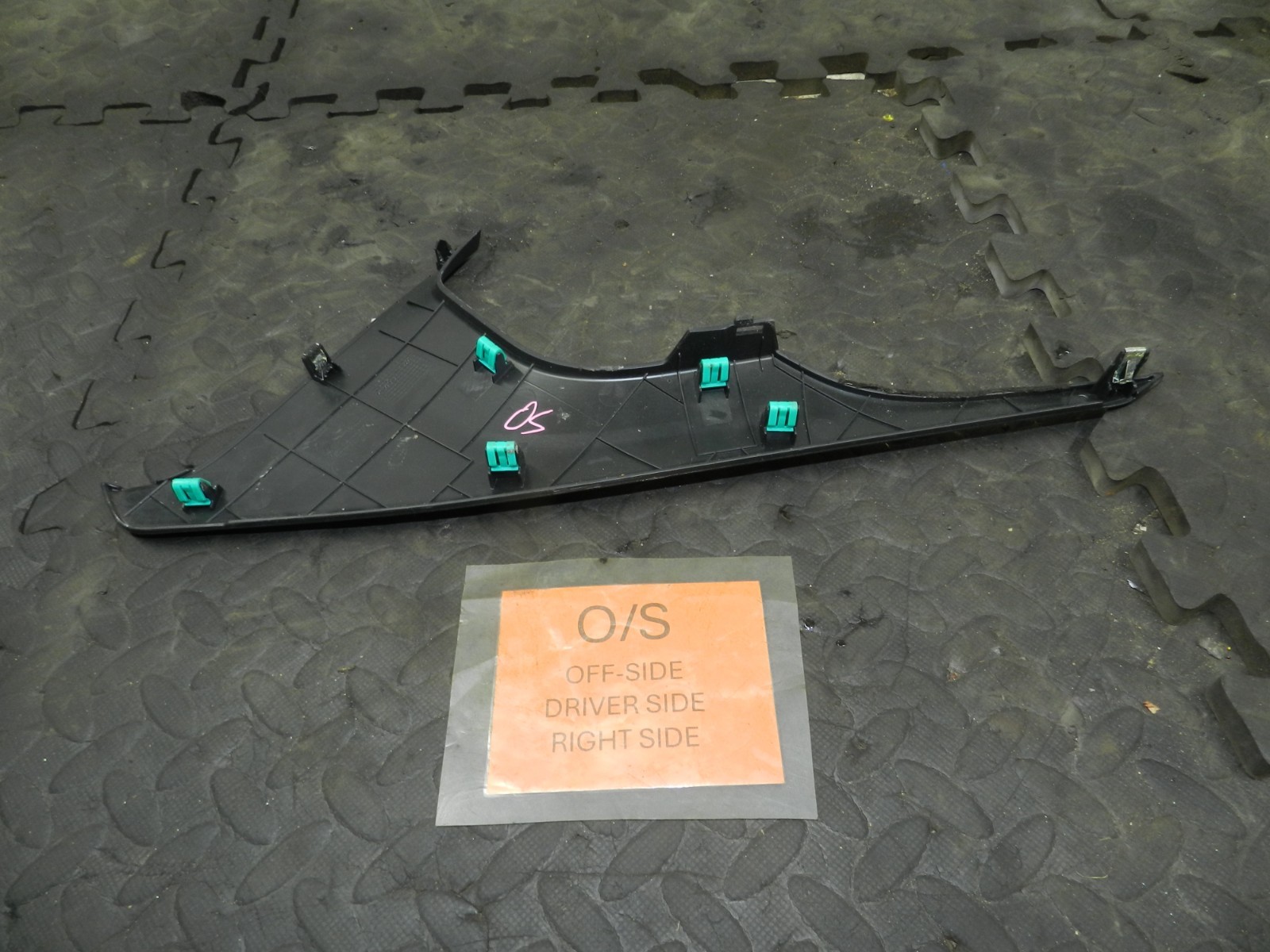180. 2018 RENAULT KOLEOS MK2. DRIVER SIDE PANEL TRIM