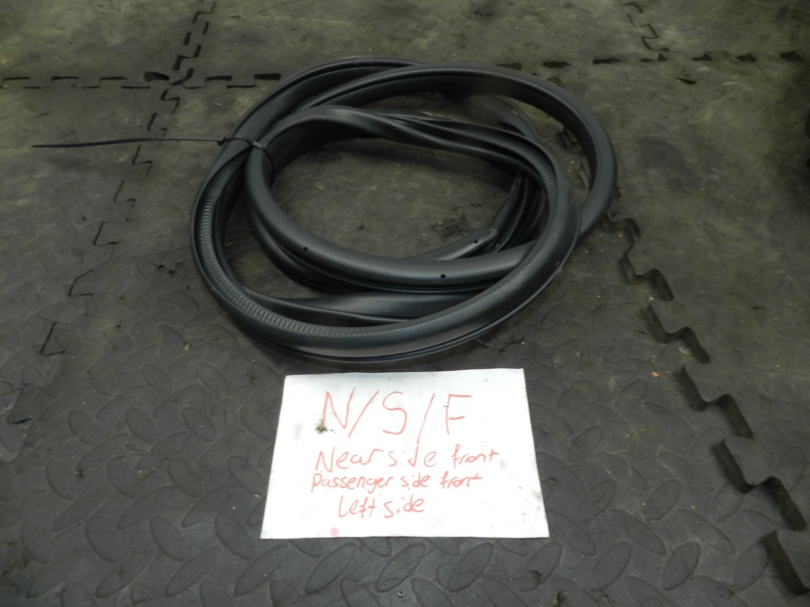 180. 2018 RENAULT KOLEOS MK2. PASSENGER SIDE FRONT DOOR RUBBER SEAL