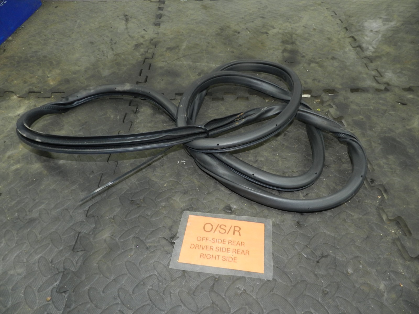 180. 2018 RENAULT KOLEOS MK2. DRIVER SIDE REAR DOOR RUBBER SEAL