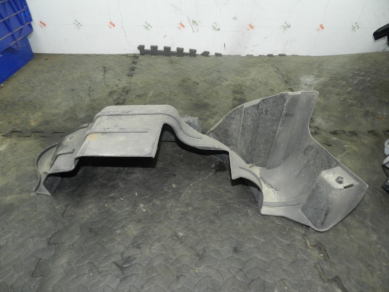 180. 2018 RENAULT KOLEOS MK2. PASSENGER SIDE CENTRE CONSOLE TRIM