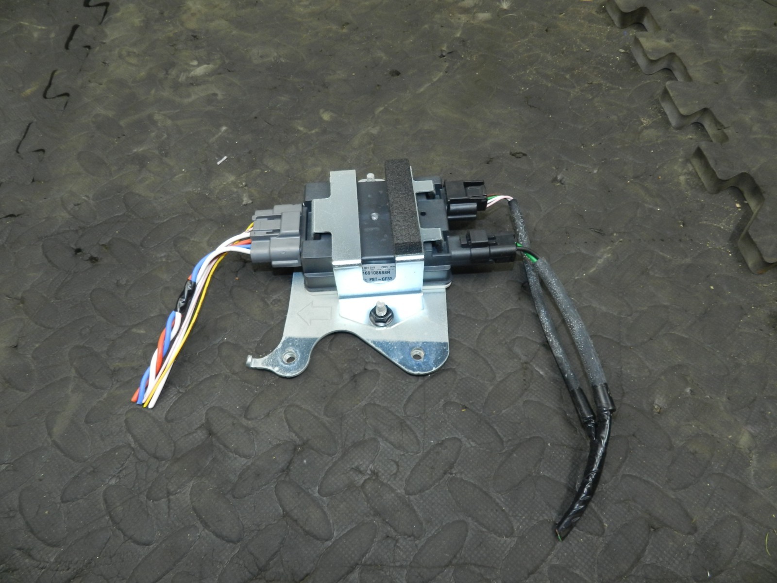 180. 2018 RENAULT KOLEOS MK2. 169108688R FUEL PUMP CONTROL MODULE ECU