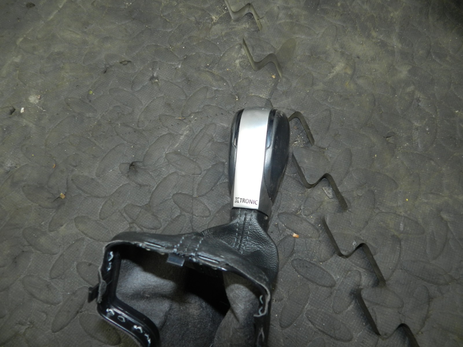 180. 2018 RENAULT KOLEOS MK2. GEAR SELECTOR AUTOMATIC KNOB AND GATOR - Image 4