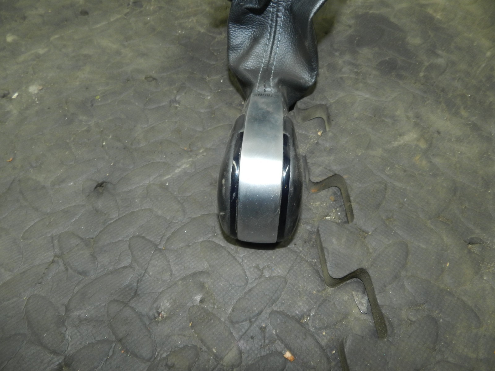 180. 2018 RENAULT KOLEOS MK2. GEAR SELECTOR AUTOMATIC KNOB AND GATOR - Image 5