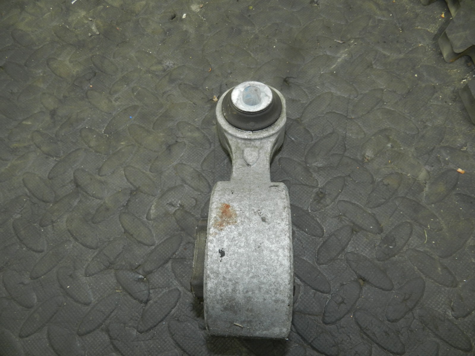 180. 2018 RENAULT KOLEOS MK2. ENGINE LOWER DOG BONE MOUNT - Image 4