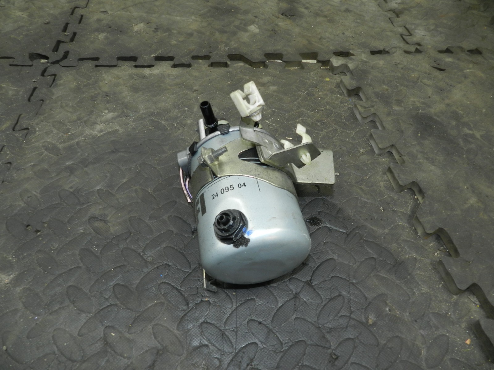 180. 2018 RENAULT KOLEOS MK2. FUEL FILTER HOUSING MOUNT