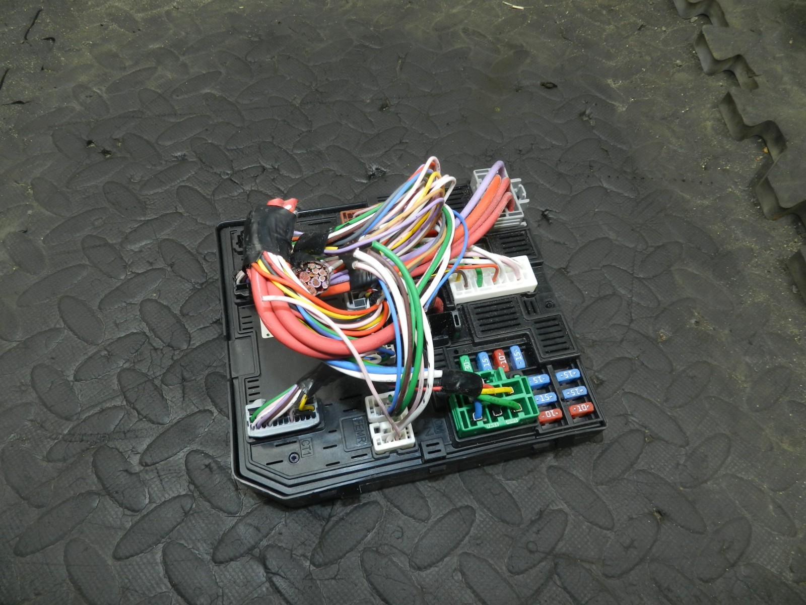 180. 2018 RENAULT KOLEOS MK2. 284B67853R FUSE BOX BOARD BCM MODULE - Image 3