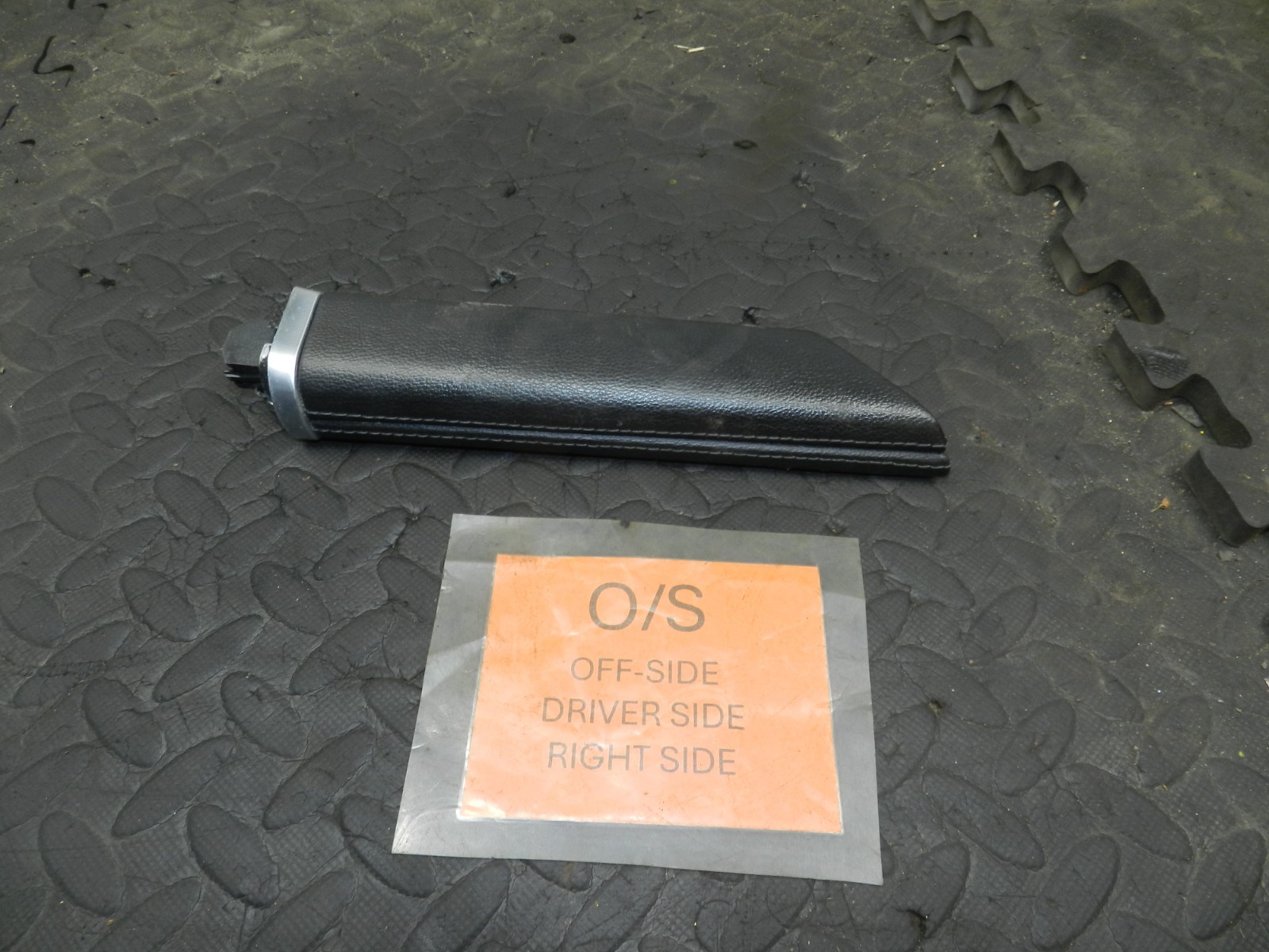 180. 2018 RENAULT KOLEOS MK2. DRIVER SIDE CENTRE CONSOLE HANDLE