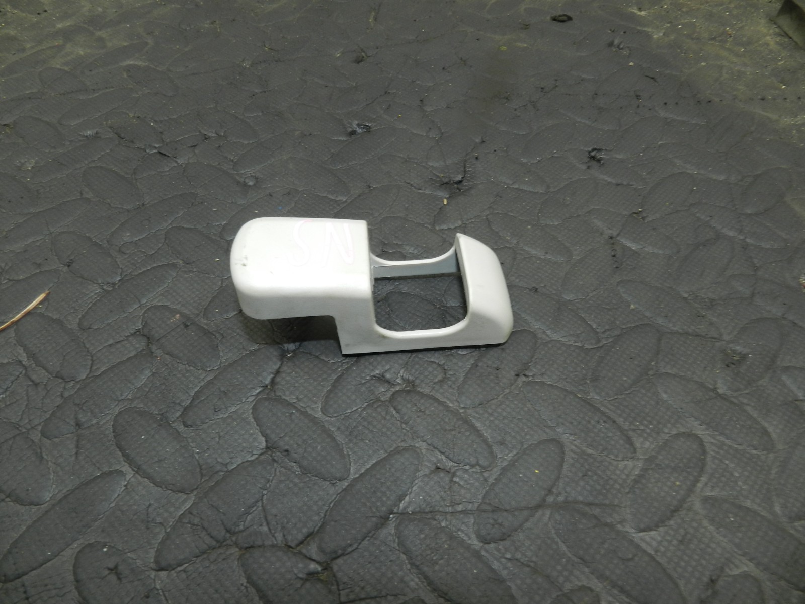 180. 2018 RENAULT KOLEOS MK2. PASSENGER SIDE COVER TRIM - Image 2