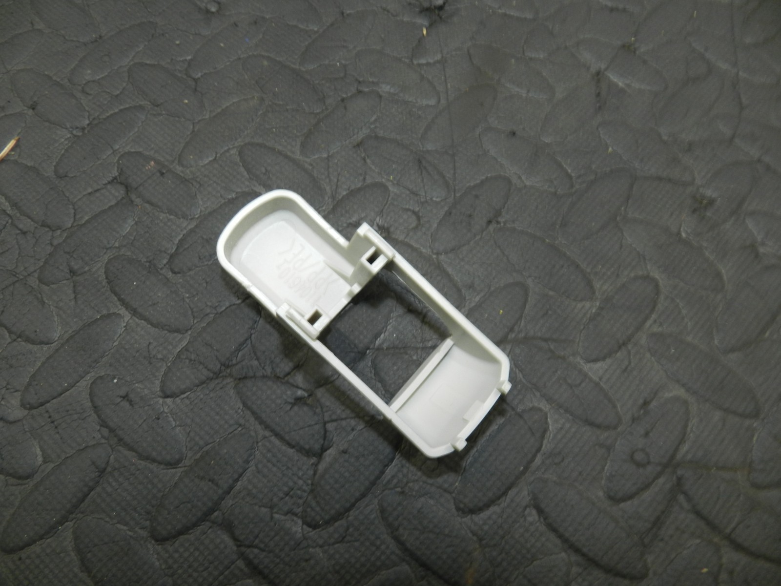 180. 2018 RENAULT KOLEOS MK2. PASSENGER SIDE COVER TRIM - Image 3