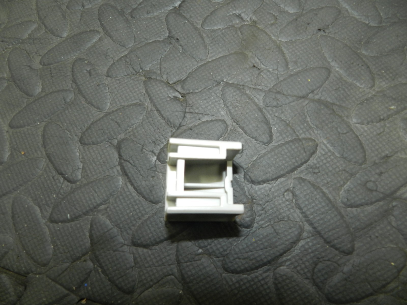 180. 2018 RENAULT KOLEOS MK2. DRIVER SIDE COVER TRIM - Image 3