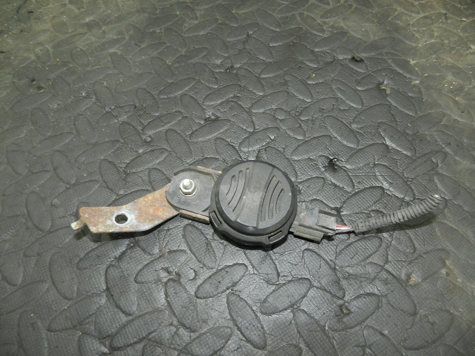 180. 2018 RENAULT KOLEOS MK2. 256403076R DOOR HORN BUZZER