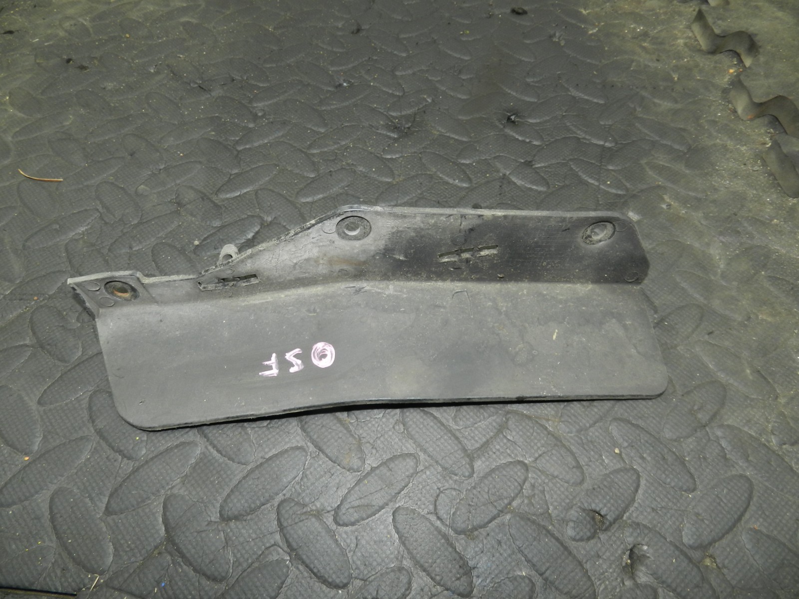 180. 2018 RENAULT KOLEOS MK2. DRIVER SIDE FRONT MUD FLAP - Image 3