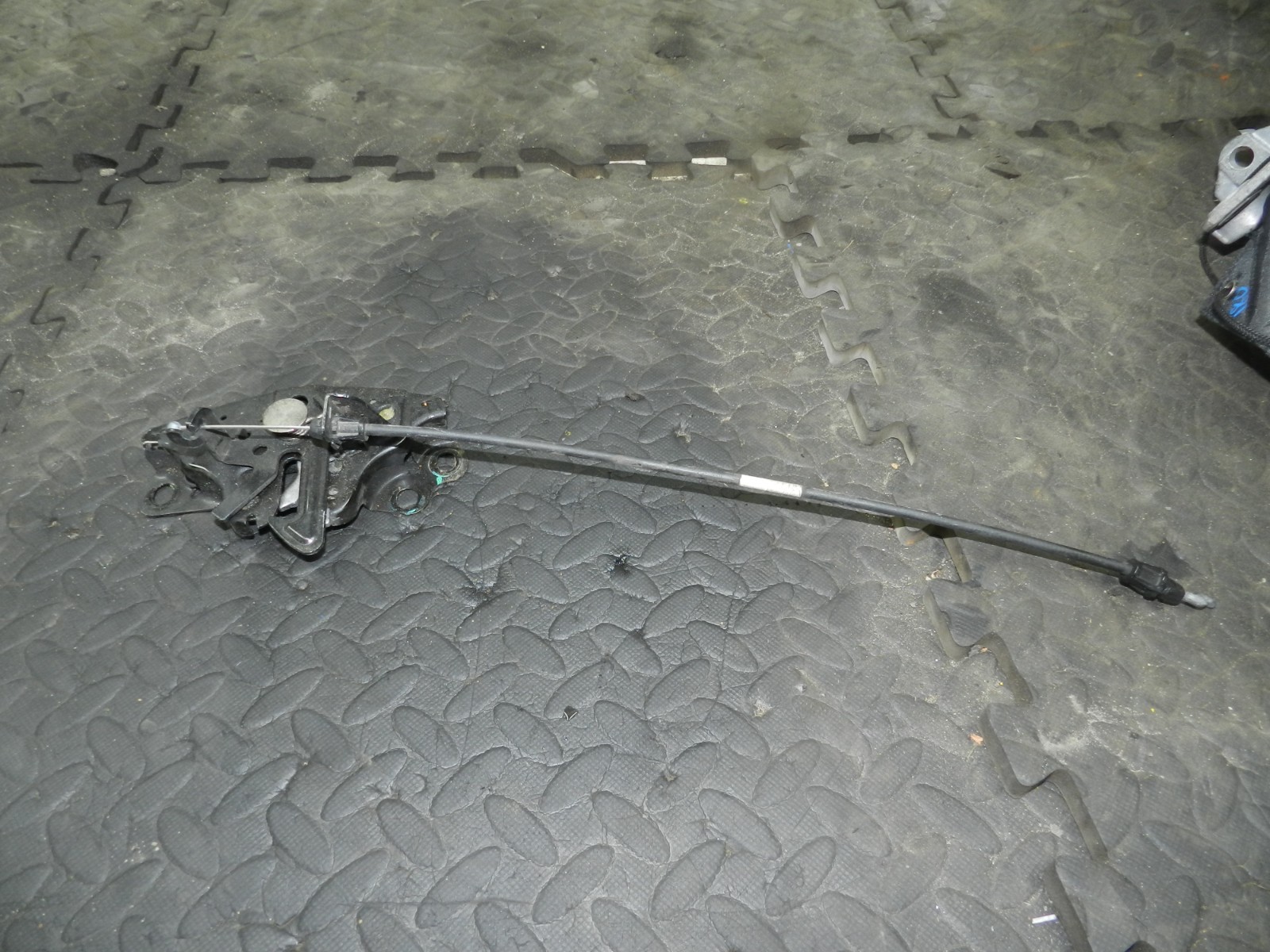 180. 2018 RENAULT KOLEOS MK2. BONNET LATCH CATCH LOCK