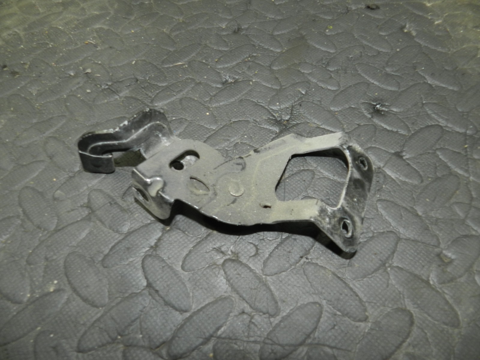 180. 2018 RENAULT KOLEOS MK2. BONNET RELEASE HANDLE