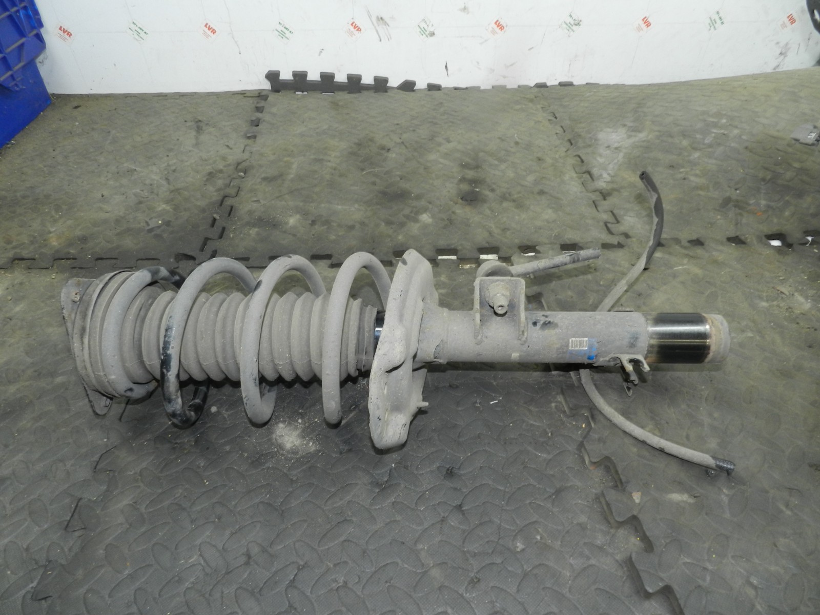 180. 2018 RENAULT KOLEOS MK2. PASSENGER SIDE FRONT SUSPENSION UNIT - Image 2