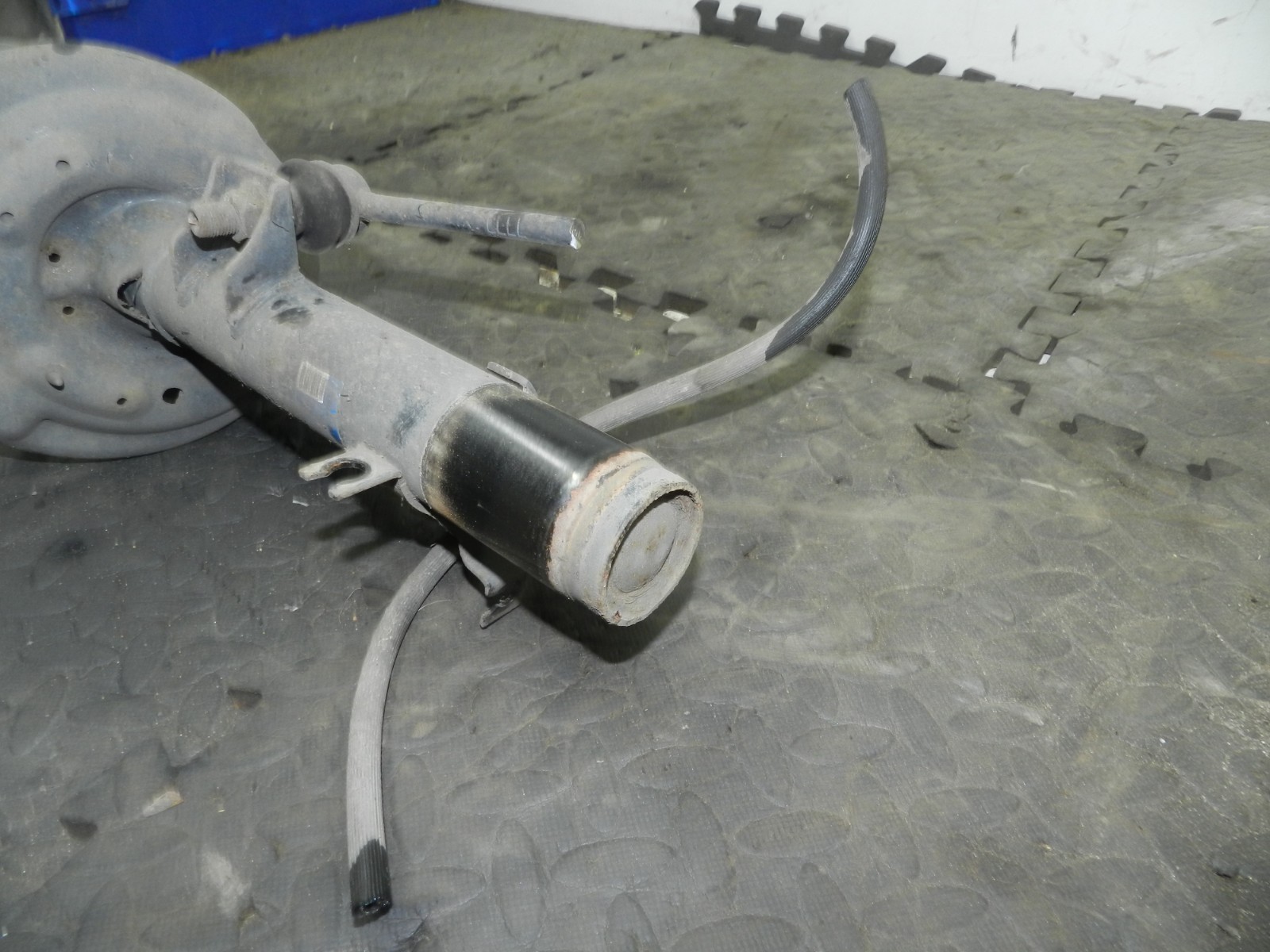 180. 2018 RENAULT KOLEOS MK2. PASSENGER SIDE FRONT SUSPENSION UNIT - Image 3