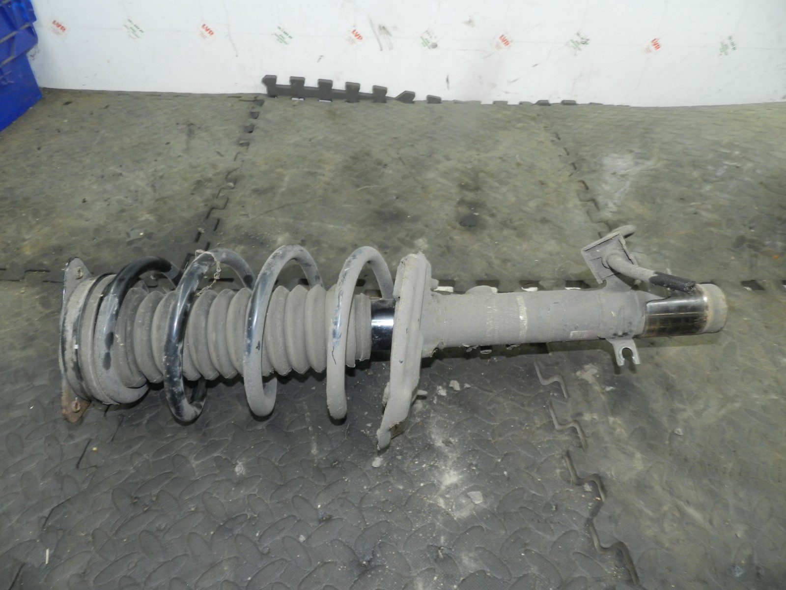 180. 2018 RENAULT KOLEOS MK2. DRIVER SIDE FRONT SUSPENSION UNIT - Image 2