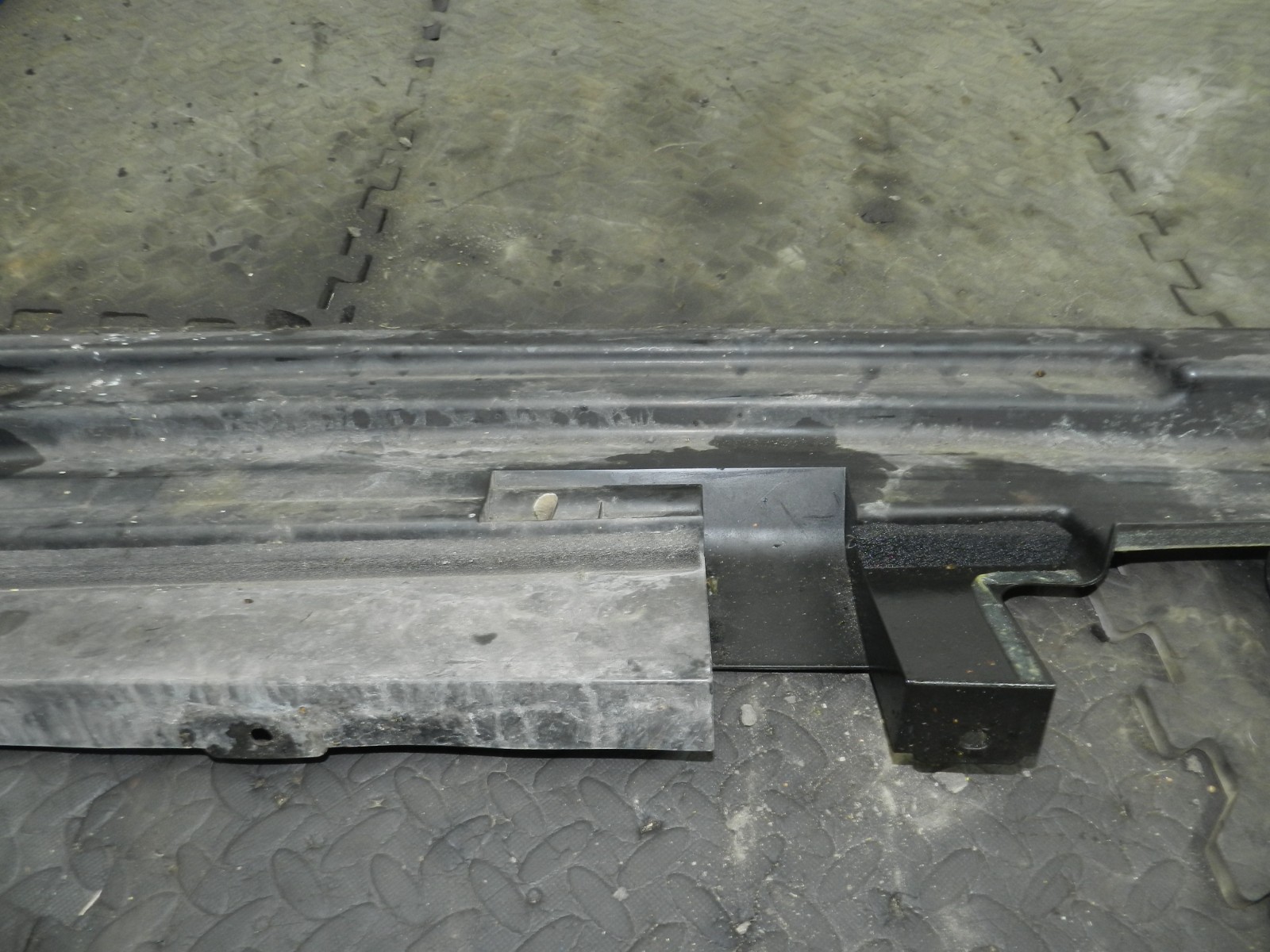 180. 2018 RENAULT KOLEOS MK2. 214694684R RADIATOR FRAME PANEL - Image 3