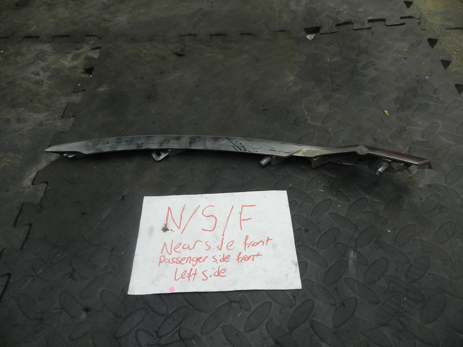 180. 2018 RENAULT KOLEOS MK2. PASSENGER SIDE FRONT BUMPER CHROME TRIM