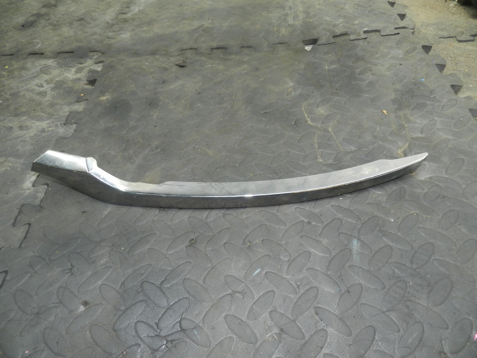 180. 2018 RENAULT KOLEOS MK2. PASSENGER SIDE FRONT BUMPER CHROME TRIM - Image 2