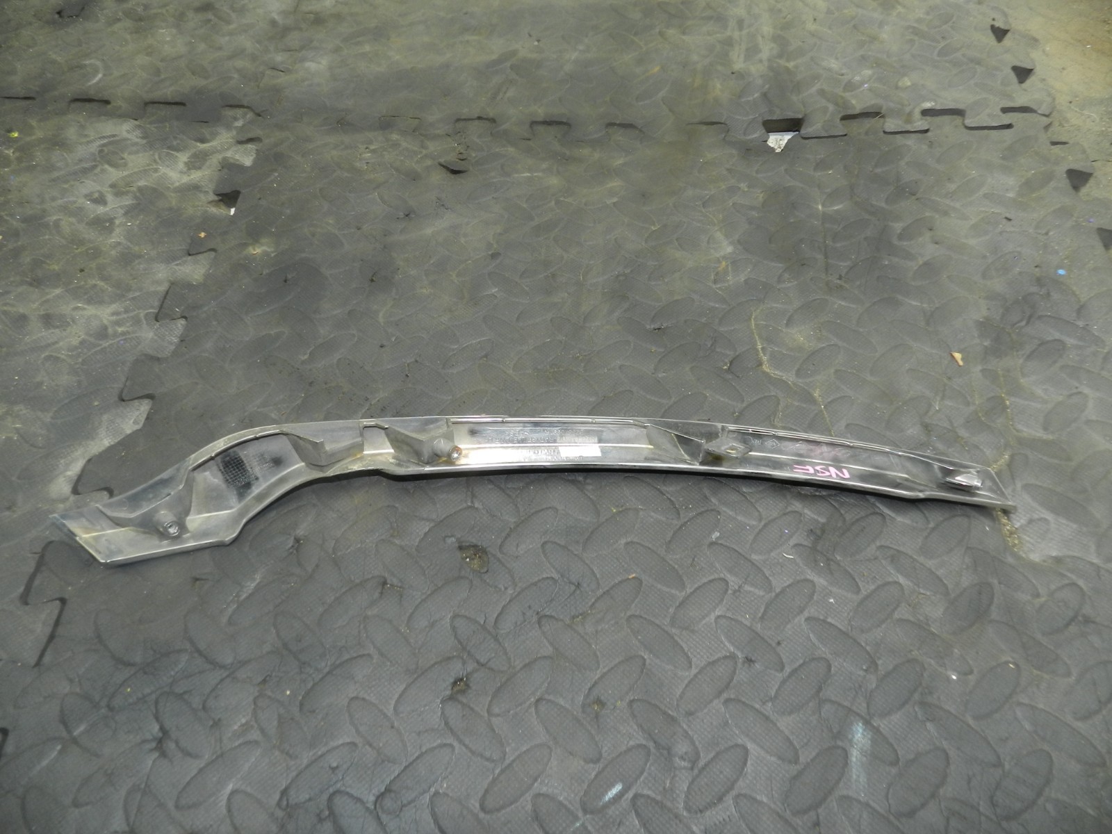 180. 2018 RENAULT KOLEOS MK2. PASSENGER SIDE FRONT BUMPER CHROME TRIM - Image 3