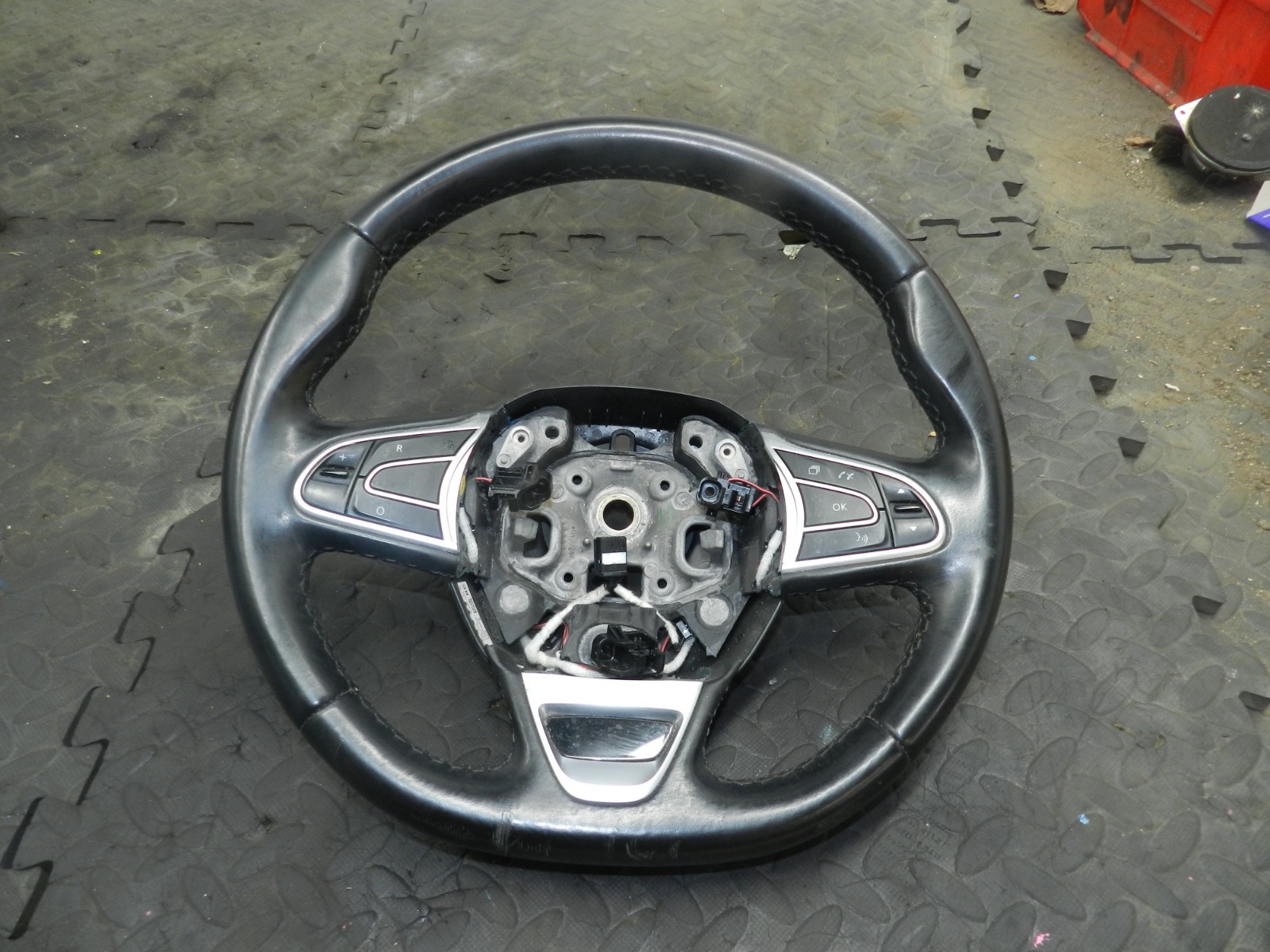 180. 2018 RENAULT KOLEOS MK2. STEERING WHEEL